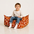 Kinder-Sitzsack eckig Giraffe mit Kind im Studio – bees&blooms