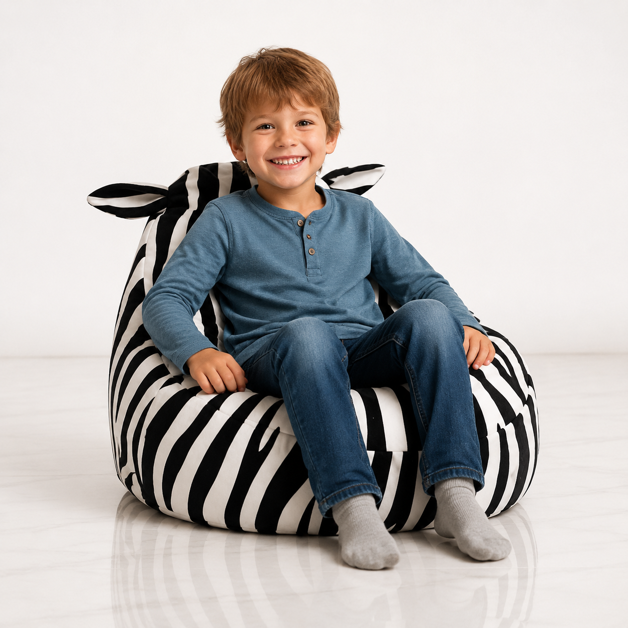 Kinder-Teddysessel Zebra mit Kind im Studio – bees&blooms