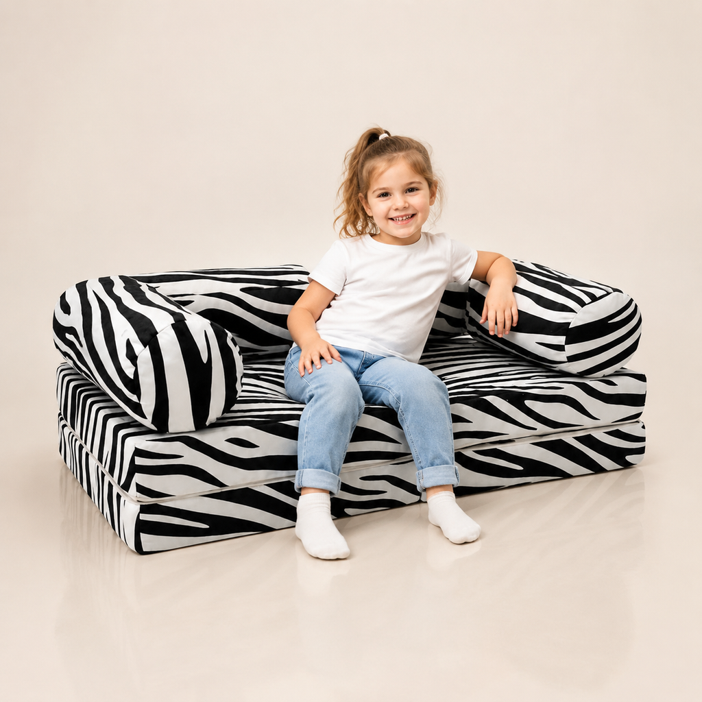 HoneyHug modulares Kindersofa – Zebra mit Kind im Studio – bees&blooms