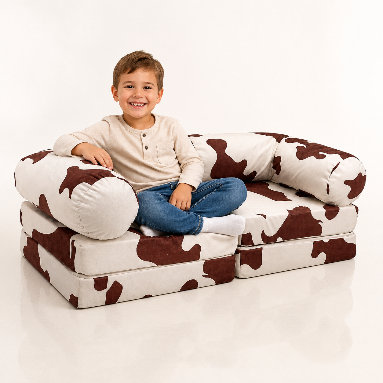 HoneyHug modulares Kindersofa – Kuh mit Kind im Studio – bees&blooms