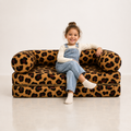 HoneyHug modulares Kindersofa – Leopard mit Kind im Studio – bees&blooms