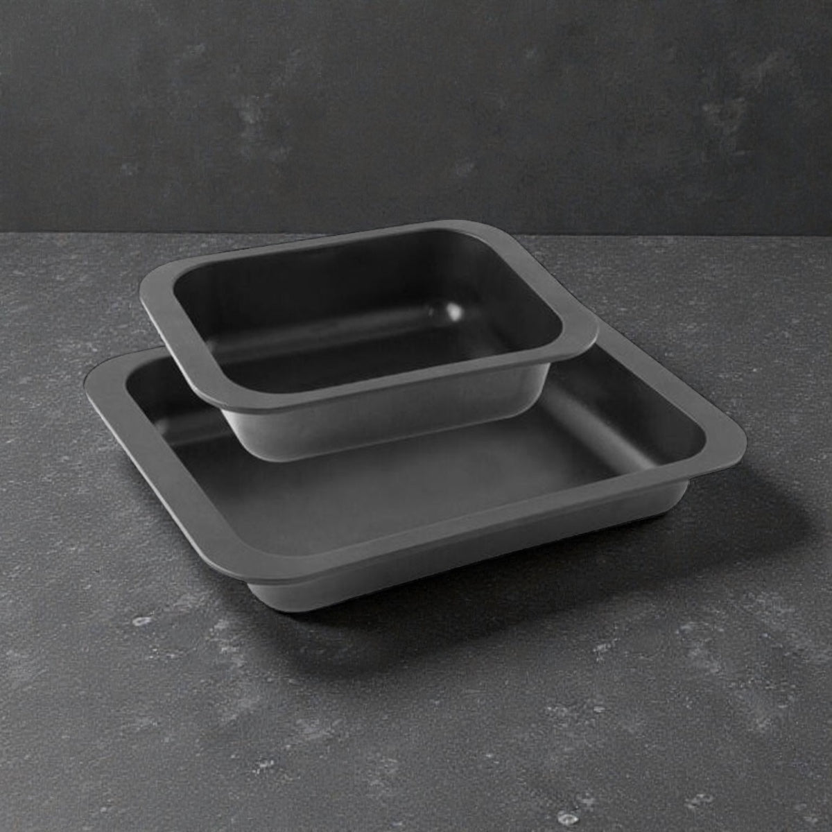 Rechteckige Backformen aus Metall mit Antihaftbeschichtung in zwei Größen, ideal für Kuchen, Aufläufe und Desserts
