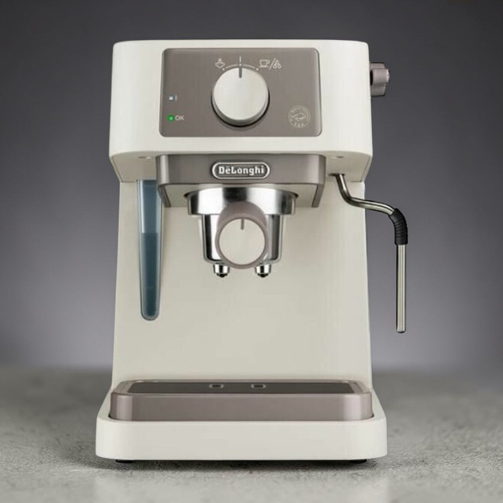 De’Longhi Espressomaschine in Cremefarbe mit Dampfdüse und Wassertank, kompakte Kaffeemaschine für Espresso und Cappuccino zu Hause.
