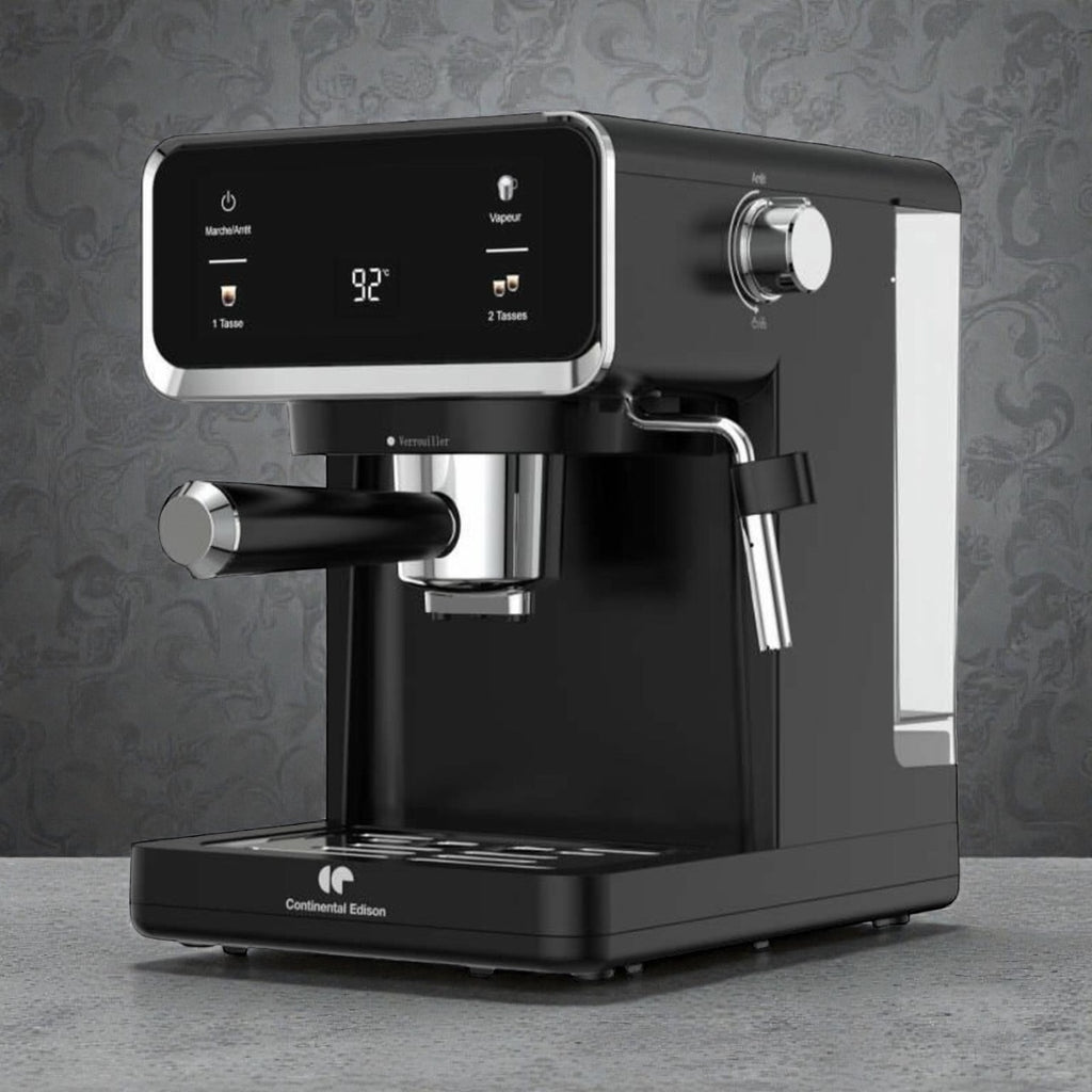 Moderne Espressomaschine Continental Edison mit Digitaldisplay und Dampfdüse – stilvolle Kaffeemaschine für Espresso und Cappuccino zu Hause.