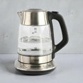Moderner Glas-Wasserkocher mit 1,7 L Fassungsvermögen – klare Linien, Edelstahl-Details und zeitloses Design.