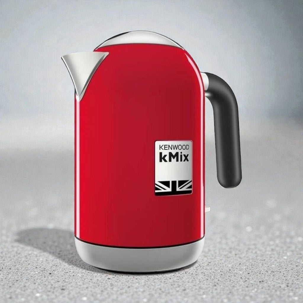 Stilvoller Kenwood kMix Wasserkocher in Rot – ikonisches Design mit hochwertigen Edelstahl-Details.