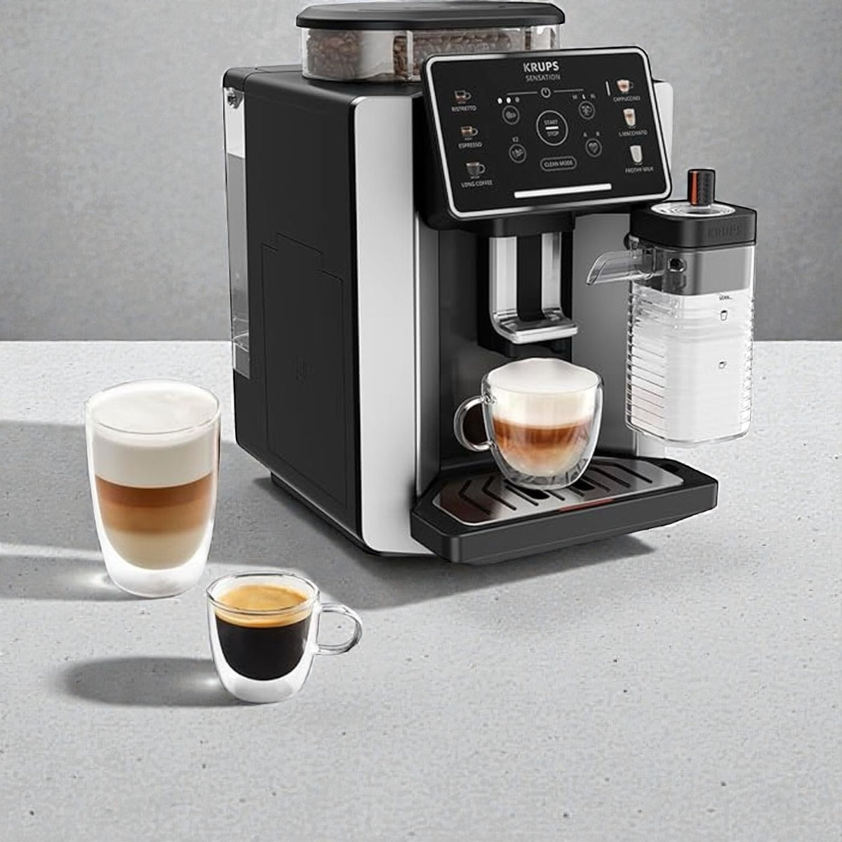 Krups Kaffeevollautomat mit Milchsystem bereitet Latte Macchiato und Espresso, moderner Kaffeeautomat für Zuhause