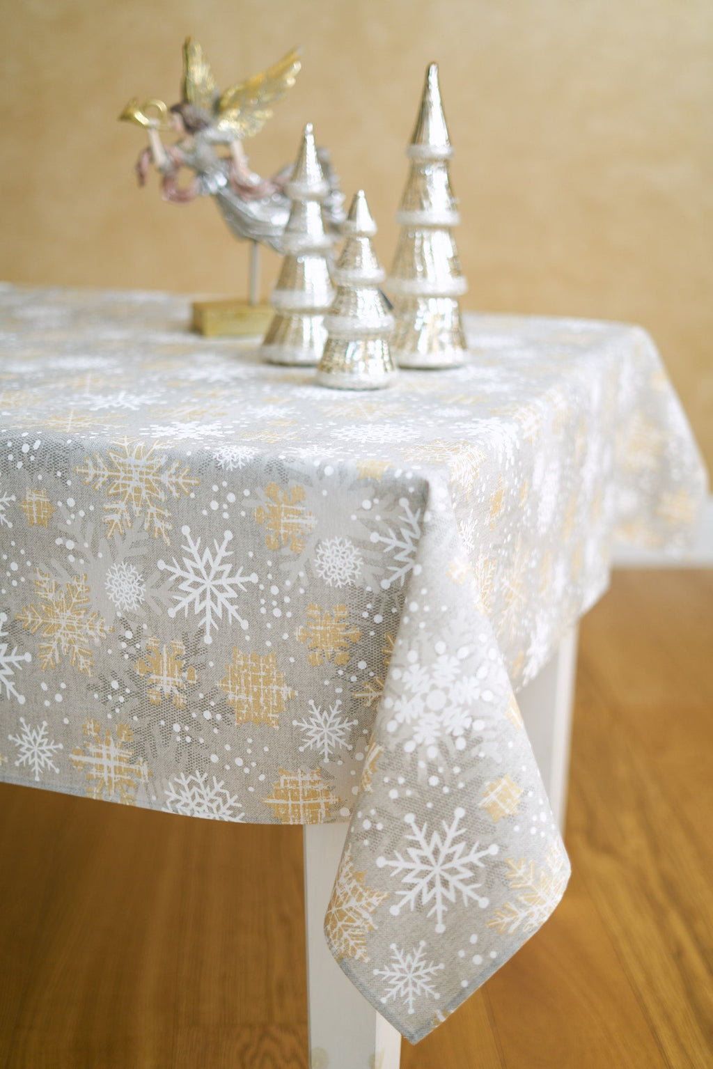 Tischdecke Snowflakes mit winterlichem Schneeflockenmotiv – Originalansicht 2