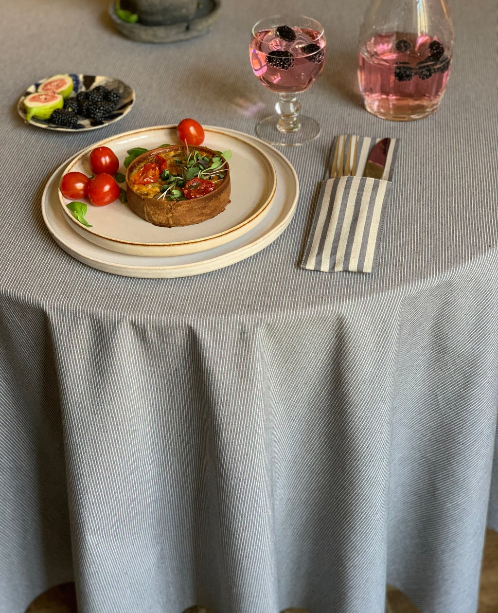 Runde Tischdecke Nord 2 aus recyceltem Stoff – Originalansicht 3
