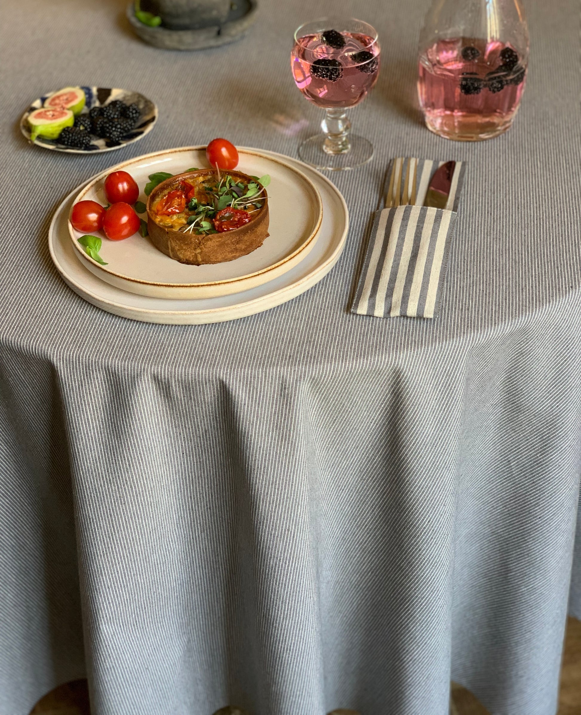 Runde Tischdecke Nord 2 aus recyceltem Stoff – Originalansicht 3