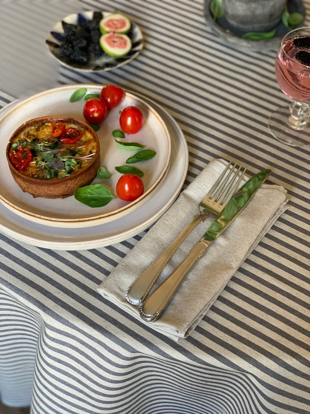 Runde Tischdecke Nord 1 aus recyceltem Stoff – Originalansicht 2