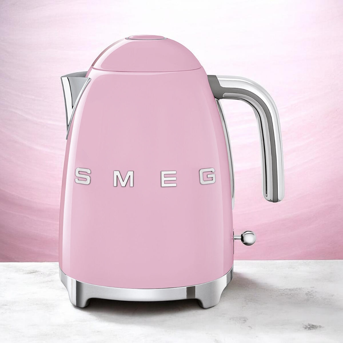 SMEG Wasserkocher rosa im Retro-Design – elektrischer Wasserkocher aus Edelstahl für moderne Küche
