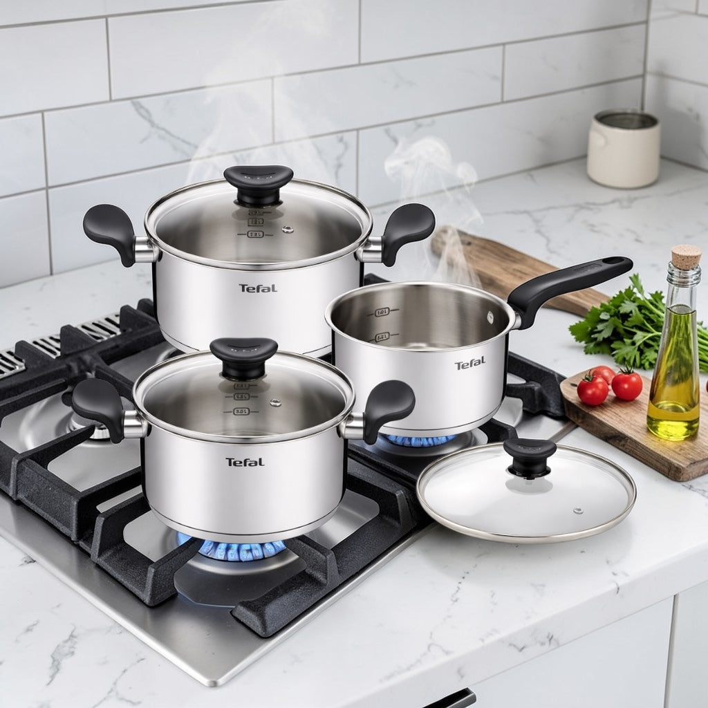 Tefal Topfset aus Edelstahl mit Glasdeckeln auf Gasherd – modernes Kochgeschirr Set für Küch