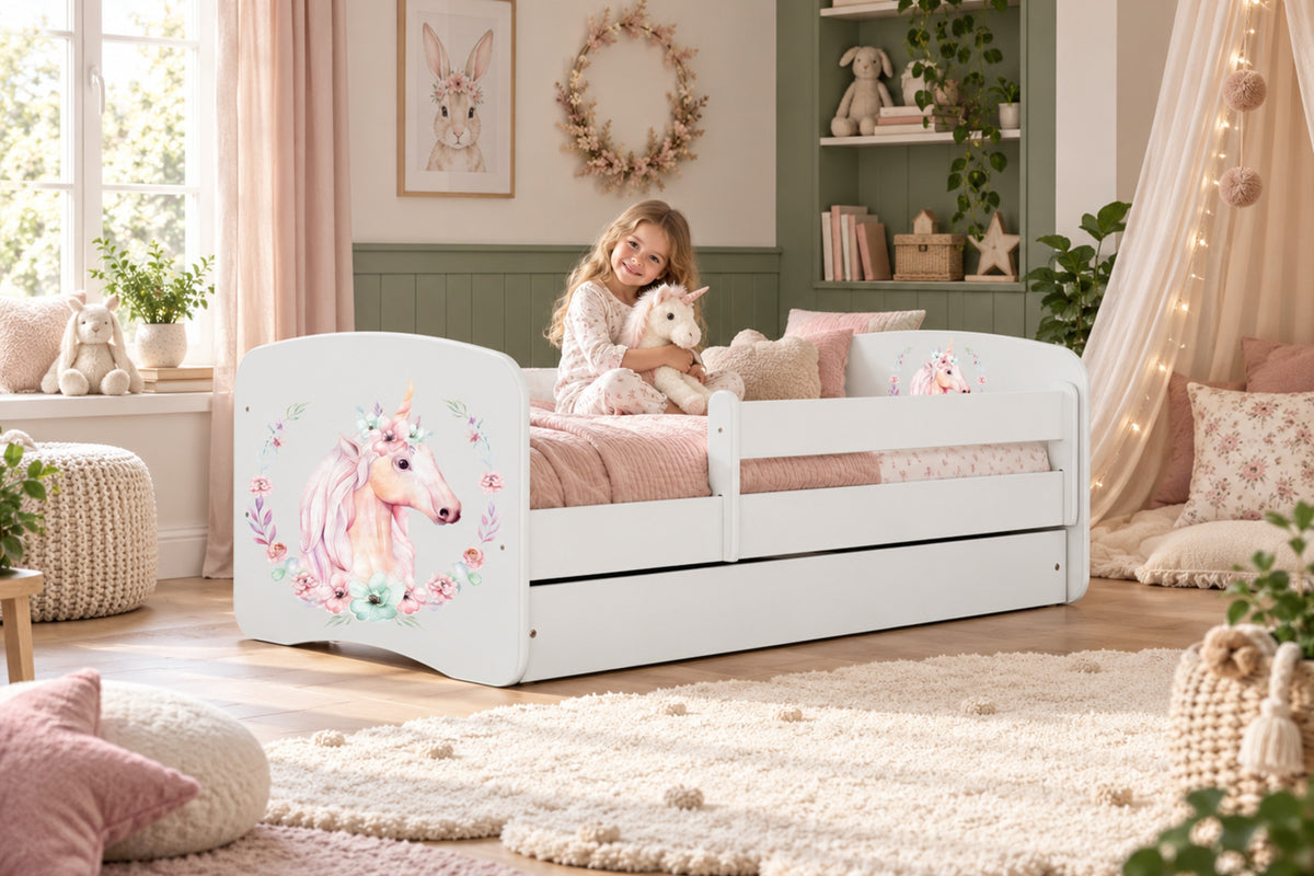Babydreams Kinderbett – Einhorn – stilvoll im Kinderzimmer eingerichtet