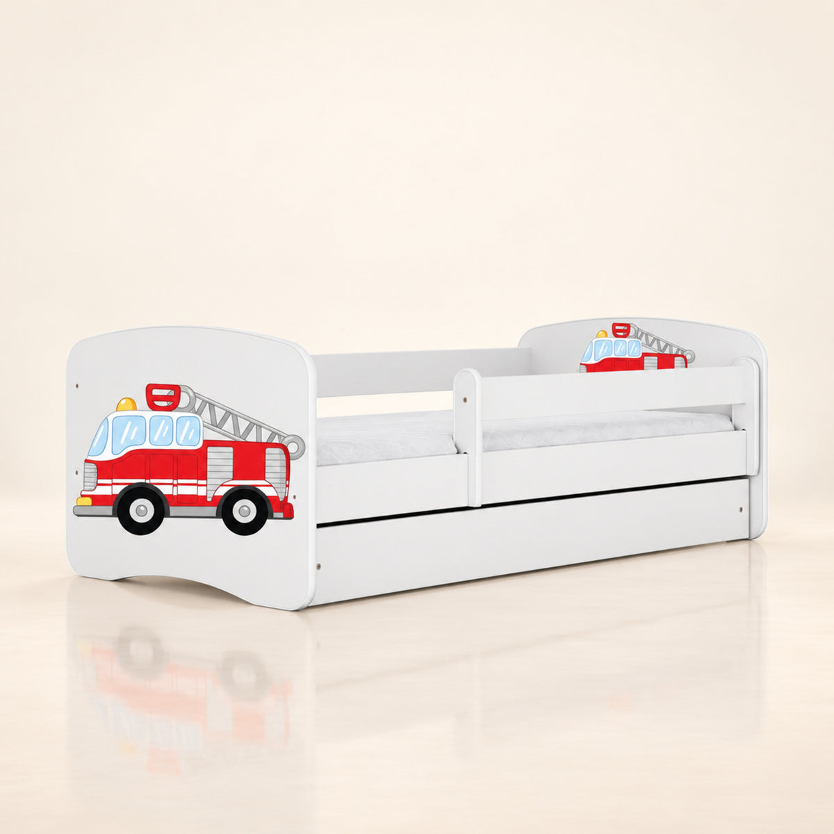 Babydreams Kinderbett – Feuerwehrauto – Premium Produktansicht auf hellem Hintergrund