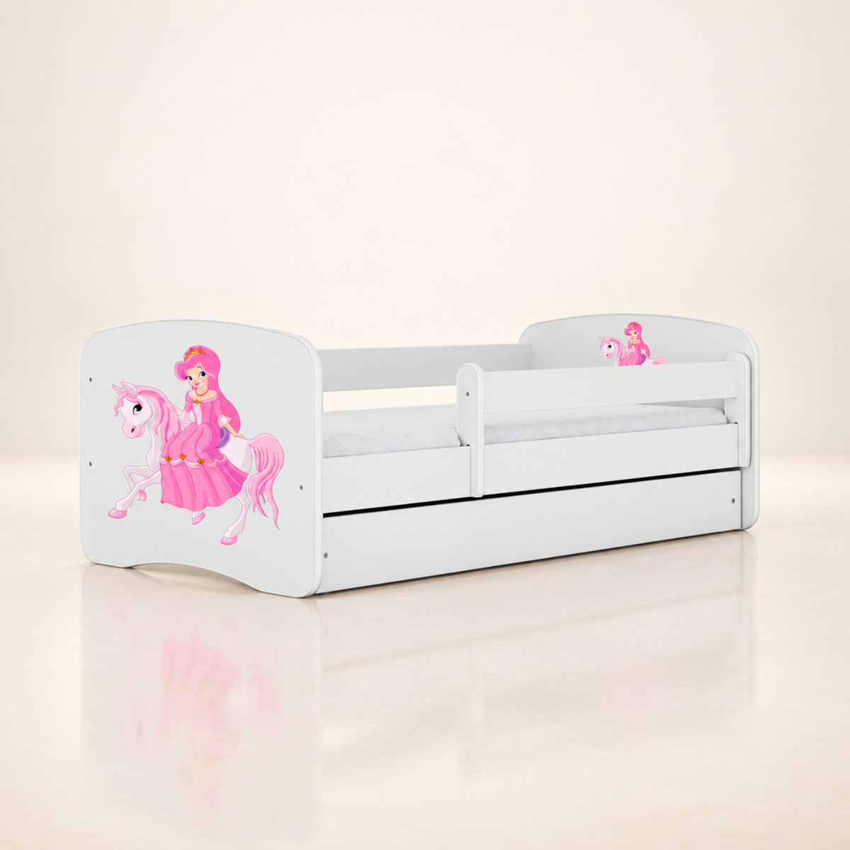 Babydreams Kinderbett – Prinzessin auf dem Pferd – Premium Produktansicht auf hellem Hintergrund