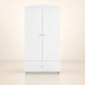 Babydreams Kleiderschrank – Premium Produktansicht auf hellem Hintergrund