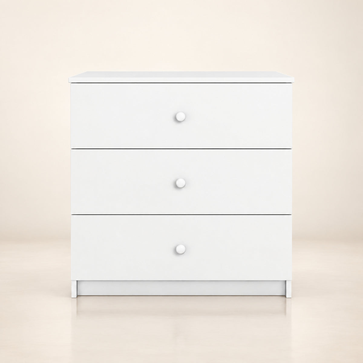 Babydreams Kommode – Premium Produktbild mit Bodenreflexion