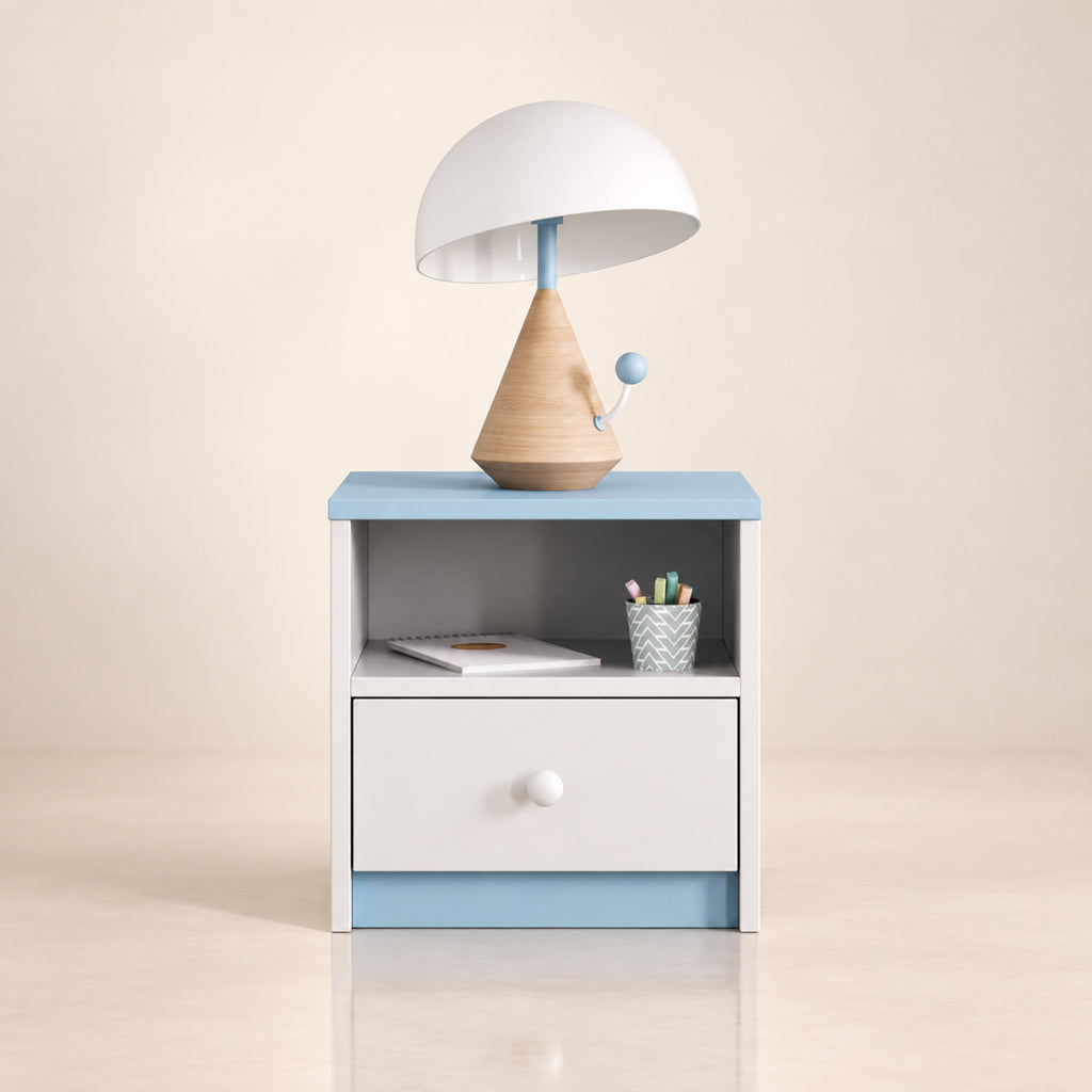 Babydreams Nachttisch – Premium Produktbild mit Bodenreflexion