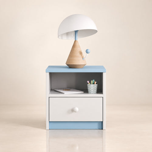 Babydreams Nachttisch – Premium Produktbild mit Bodenreflexion