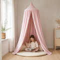 Kinder-Baldachin Babyrosa mit Kind im skandinavischen Kinderzimmer