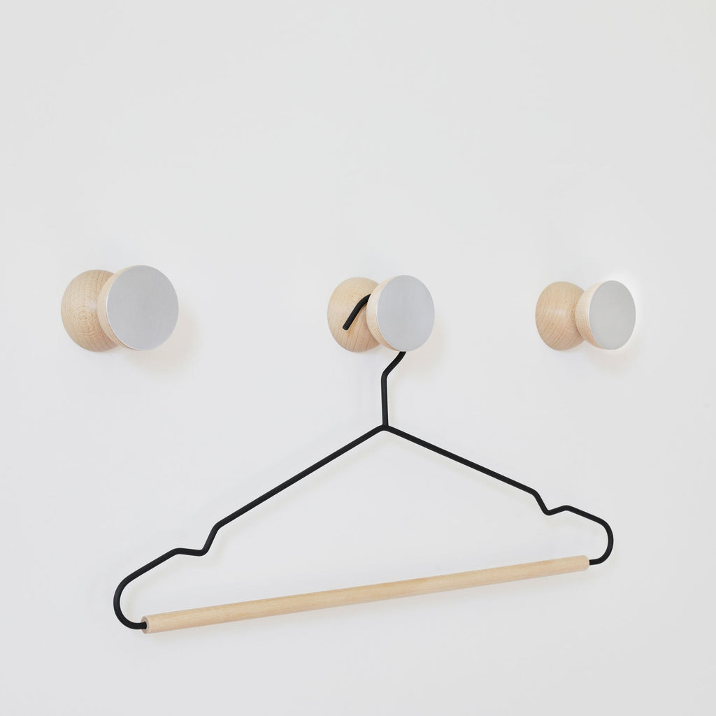 Wandhaken aus Buchenholz & Aluminium – Originalansicht 3
