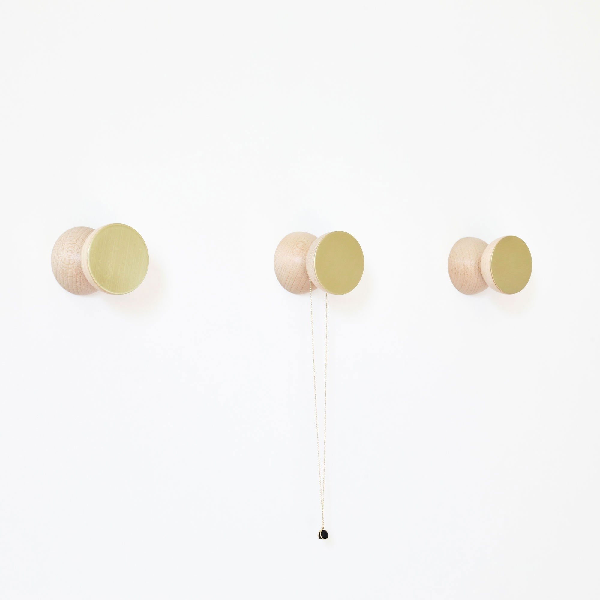 Wandhaken aus Buchenholz & Messing – Originalansicht 4