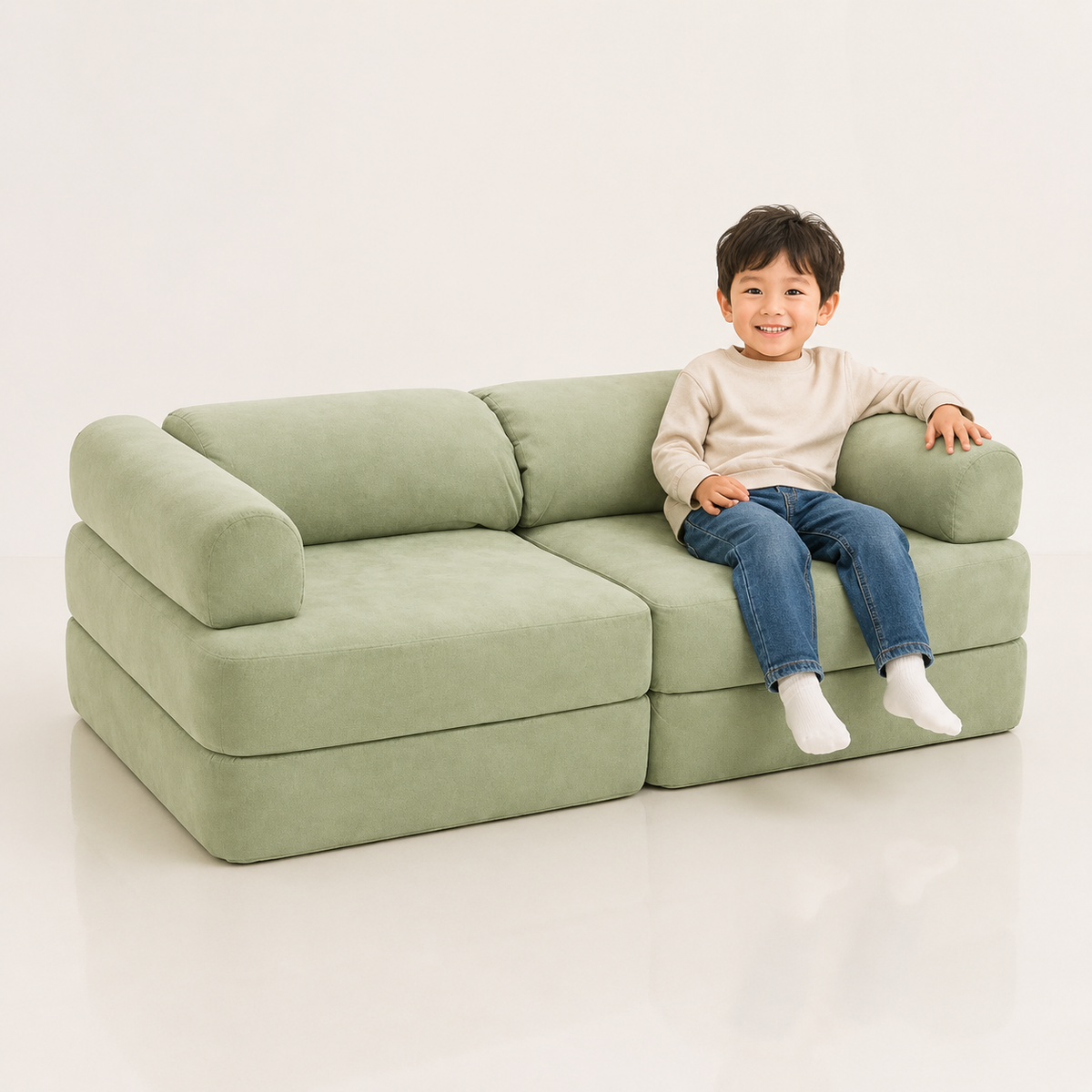 Modulares Spielsofa – Grün mit Kind im Studio – bees&blooms