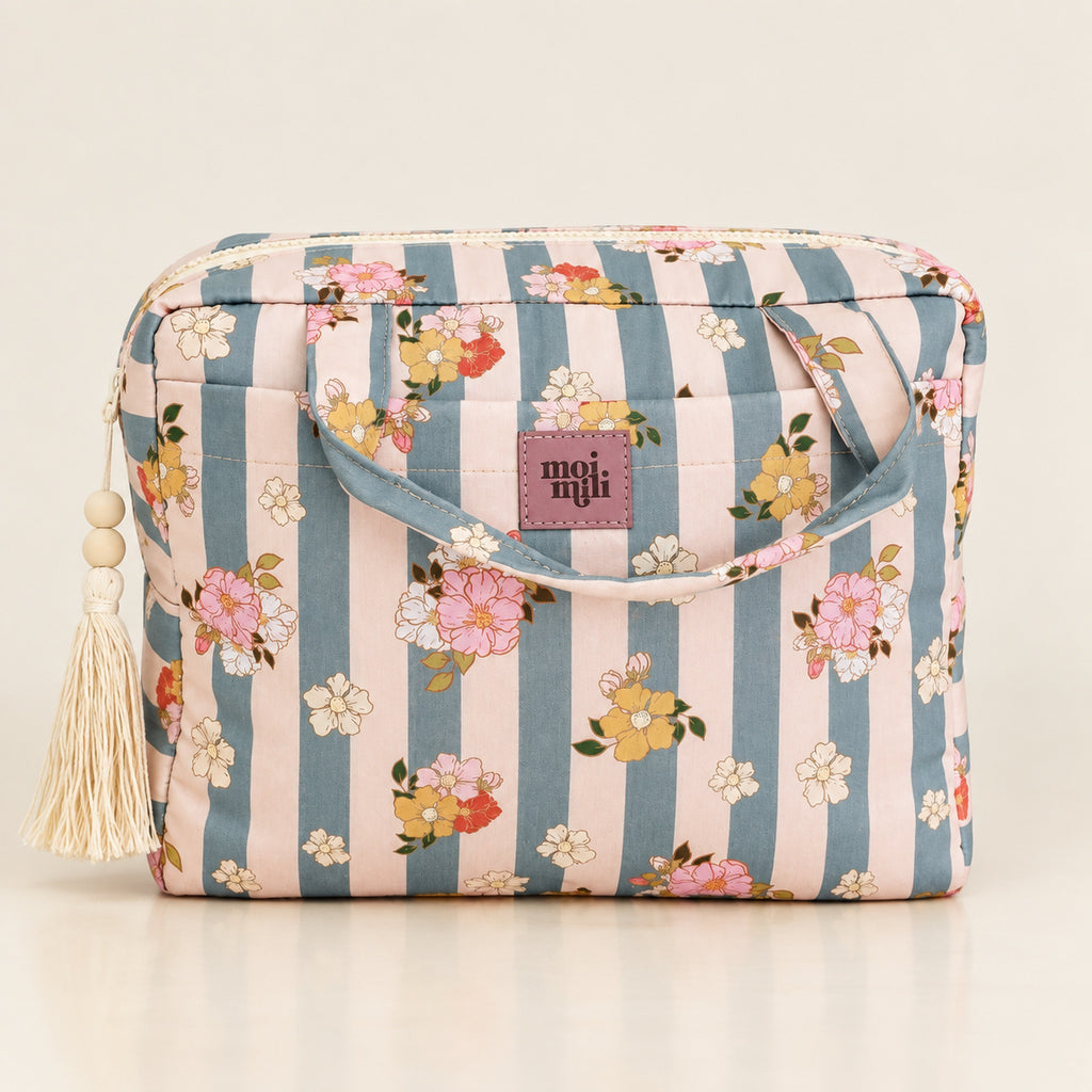 Große Kosmetiktasche Blau Stripes mit floralem Streifenmuster auf hellem Spiegelboden