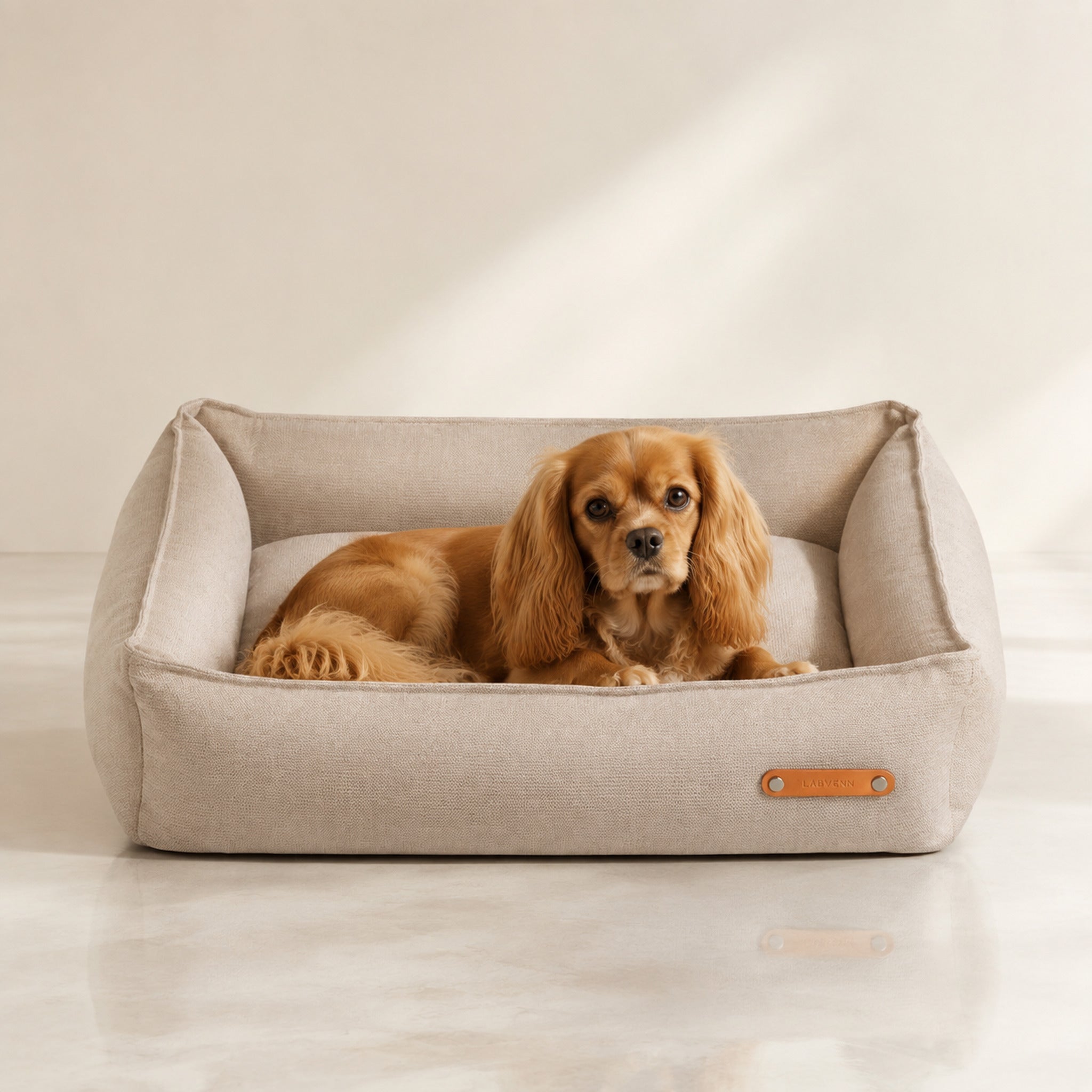 Bosca Hundebett Beige mit Spaniel – Premium Produktfoto 2048x2048
