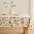 Tischdecke Botanico mit floralem Muster – Premium Hauptbild im eleganten Esszimmer