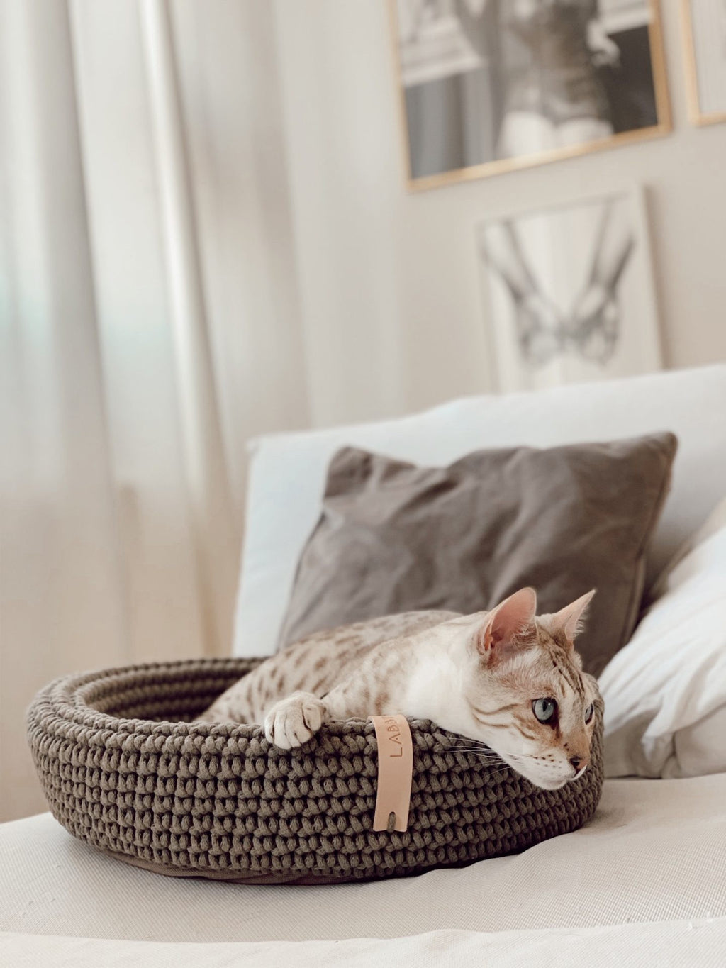 Coco Tierbett für Hund und Katze in Hellbraun – Ansicht 2