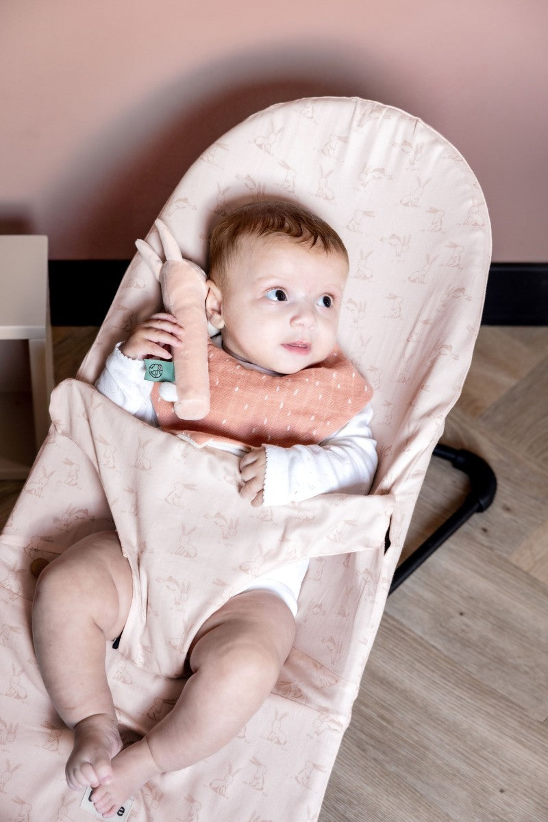 Trixie Baby-Bandana-Lätzchen aus Bio-Baumwolle, 3er-Set – Rosy Rabbit – Detailaufnahme