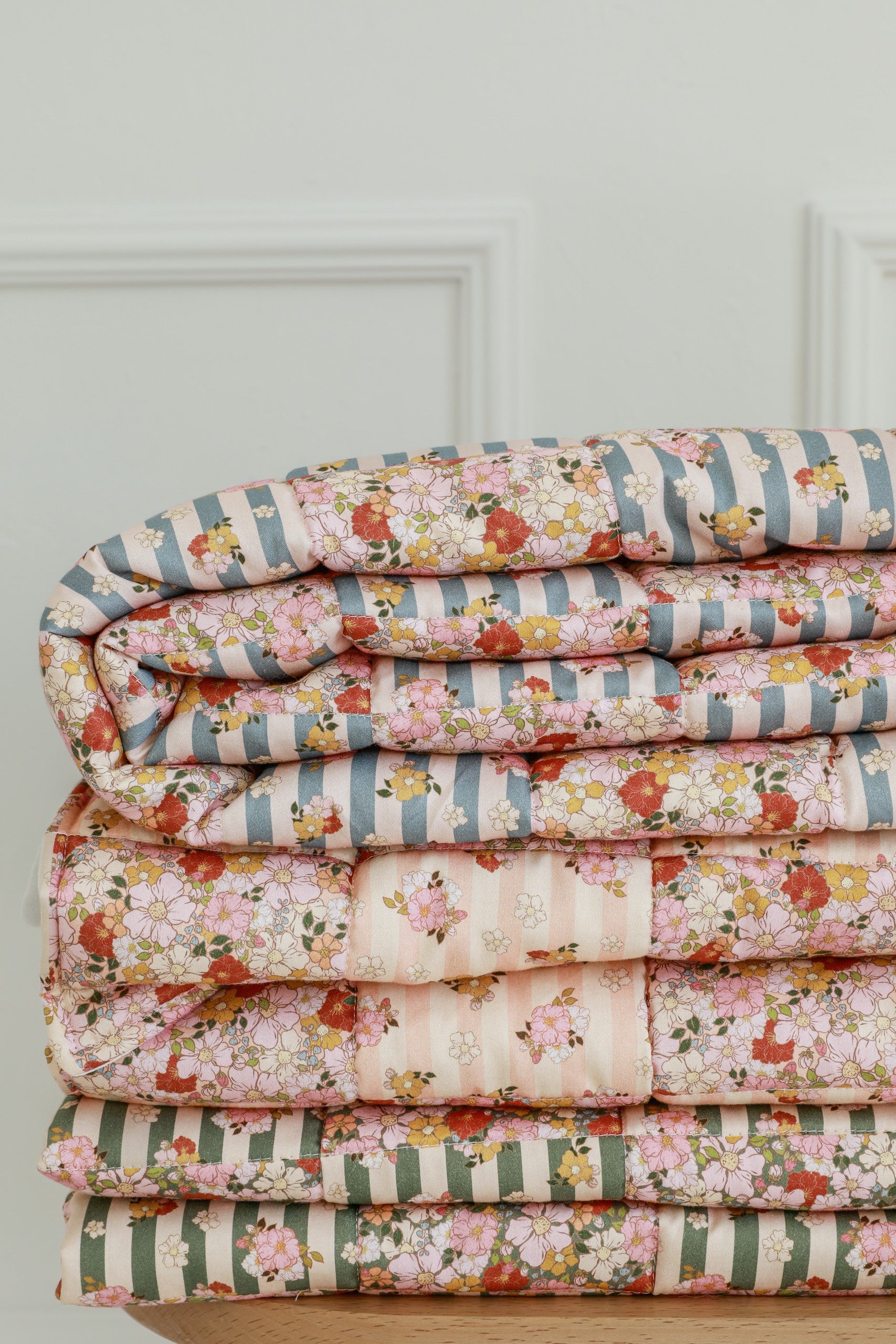Patchworkdecke mit Kissen Summer Garden, Groß – Ansicht 4 | Elena Home Living