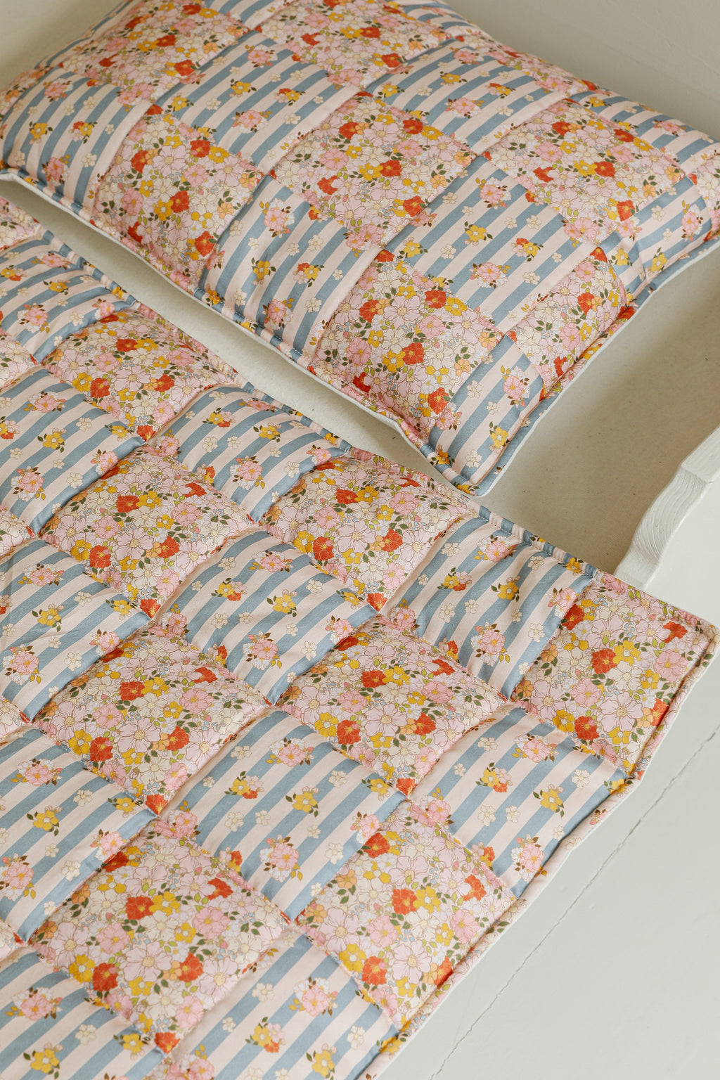 Patchworkdecke mit Kissen Summer Garden, Groß – Ansicht 3 | Elena Home Living