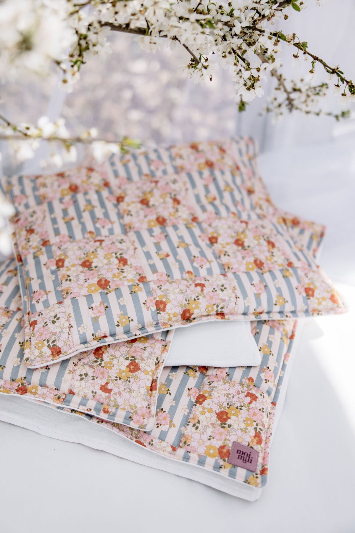 Patchworkdecke mit Kissen Summer Garden, Groß – Ansicht 6 | Elena Home Living