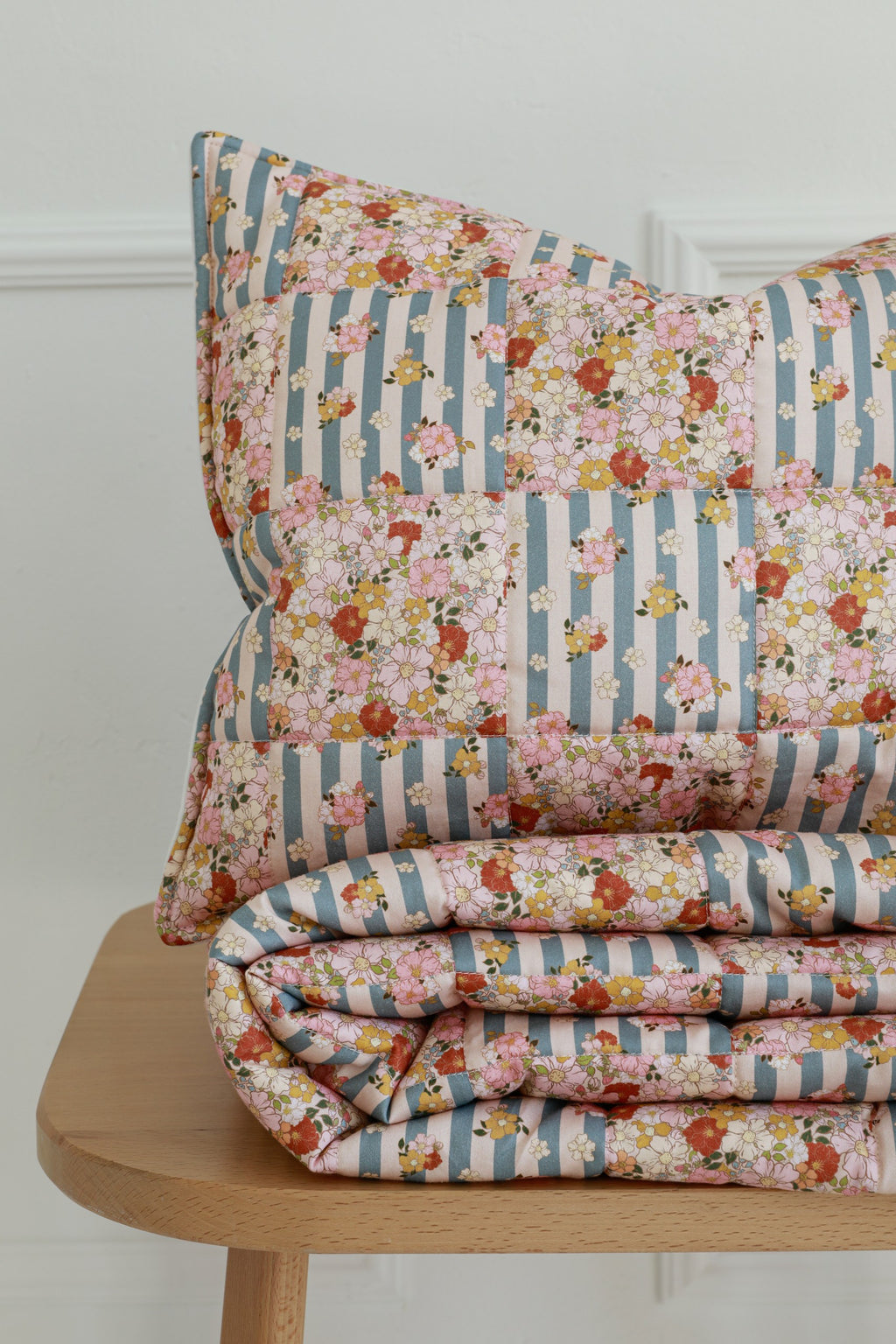 Patchworkdecke mit Kissen Summer Garden, Klein – Ansicht 1 | Elena Home Living