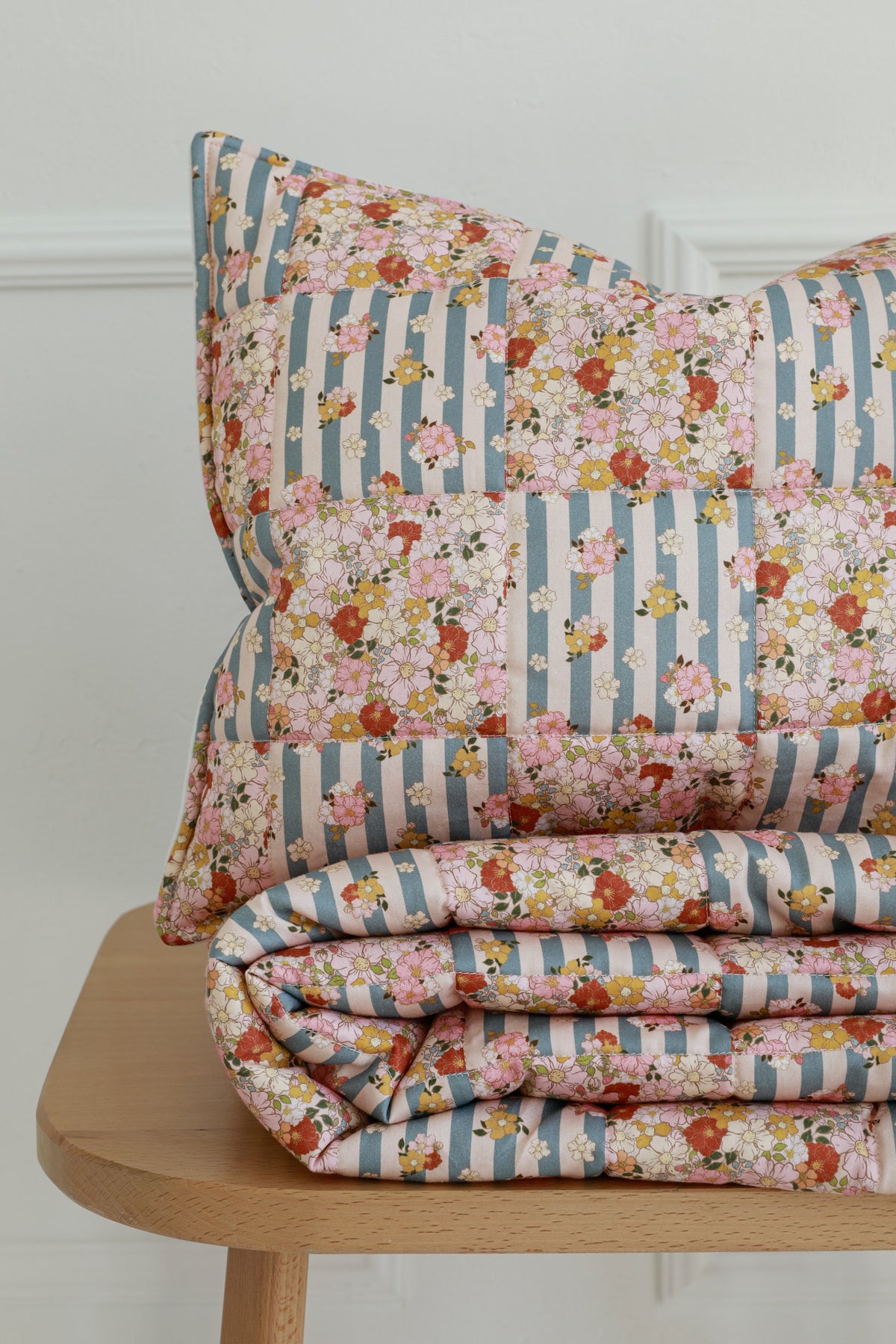 Patchworkdecke mit Kissen Summer Garden, Klein – Ansicht 1 | Elena Home Living