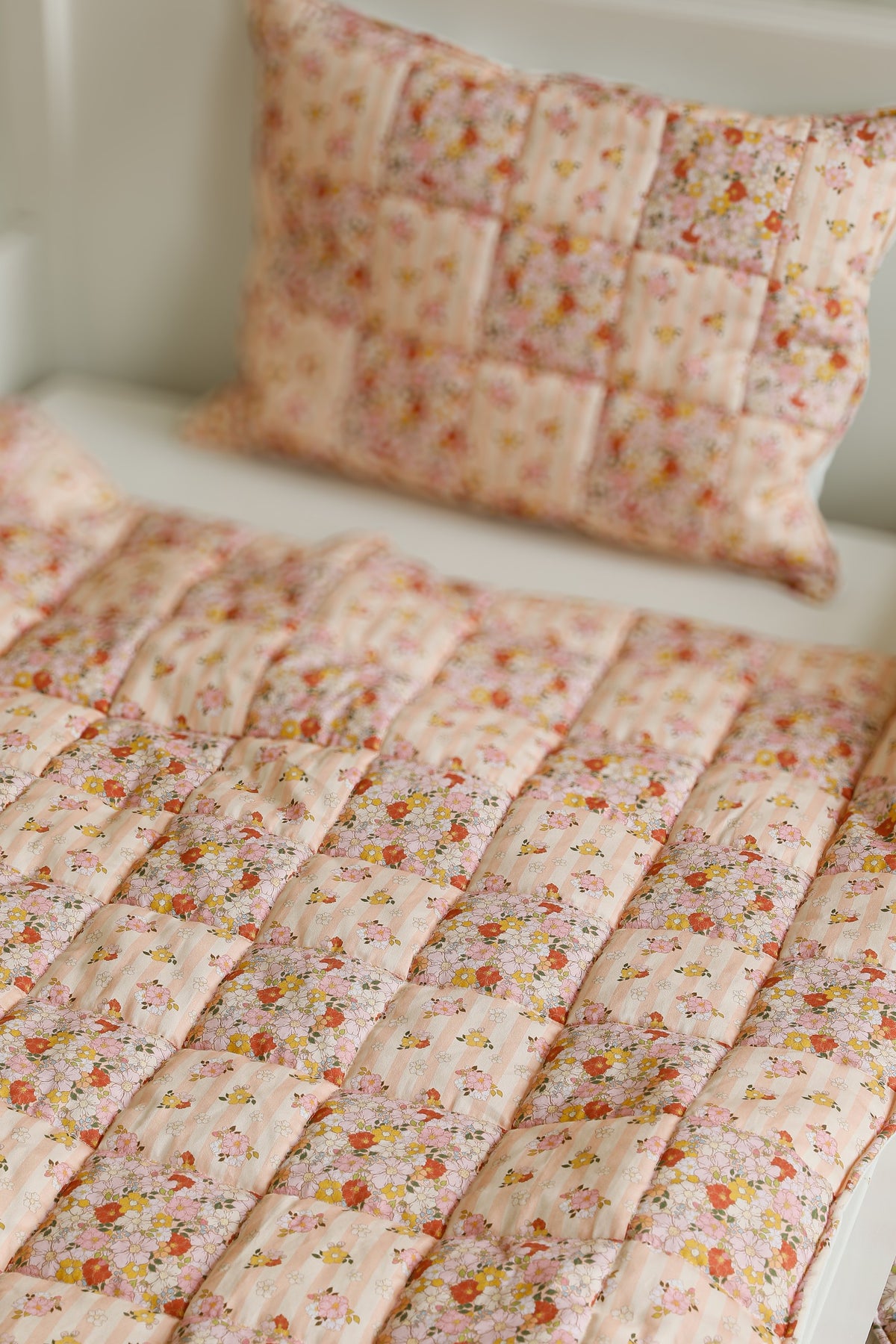 Patchworkdecke mit Kissen Spring Garden, Groß – Ansicht 2 | Elena Home Living