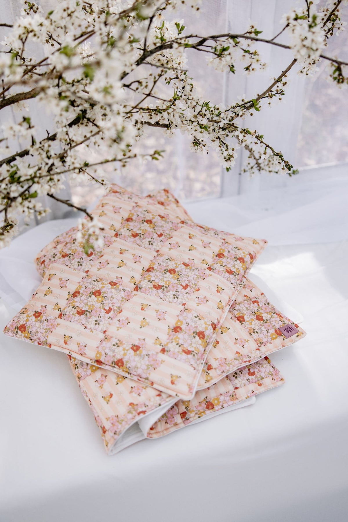 Patchworkdecke mit Kissen Spring Garden, Groß – Ansicht 4 | Elena Home Living