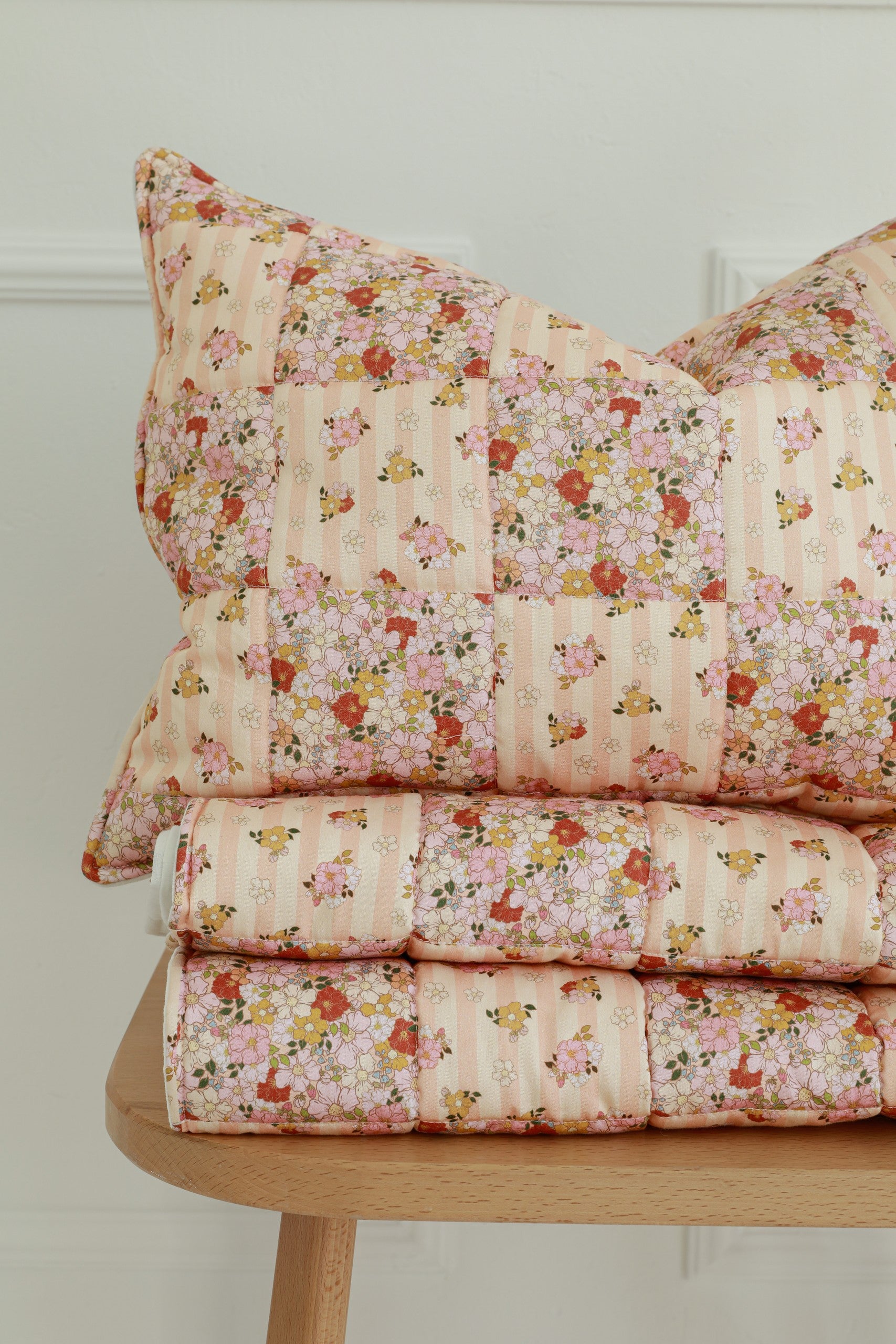 Patchworkdecke mit Kissen Spring Garden, Groß – Ansicht 3 | Elena Home Living