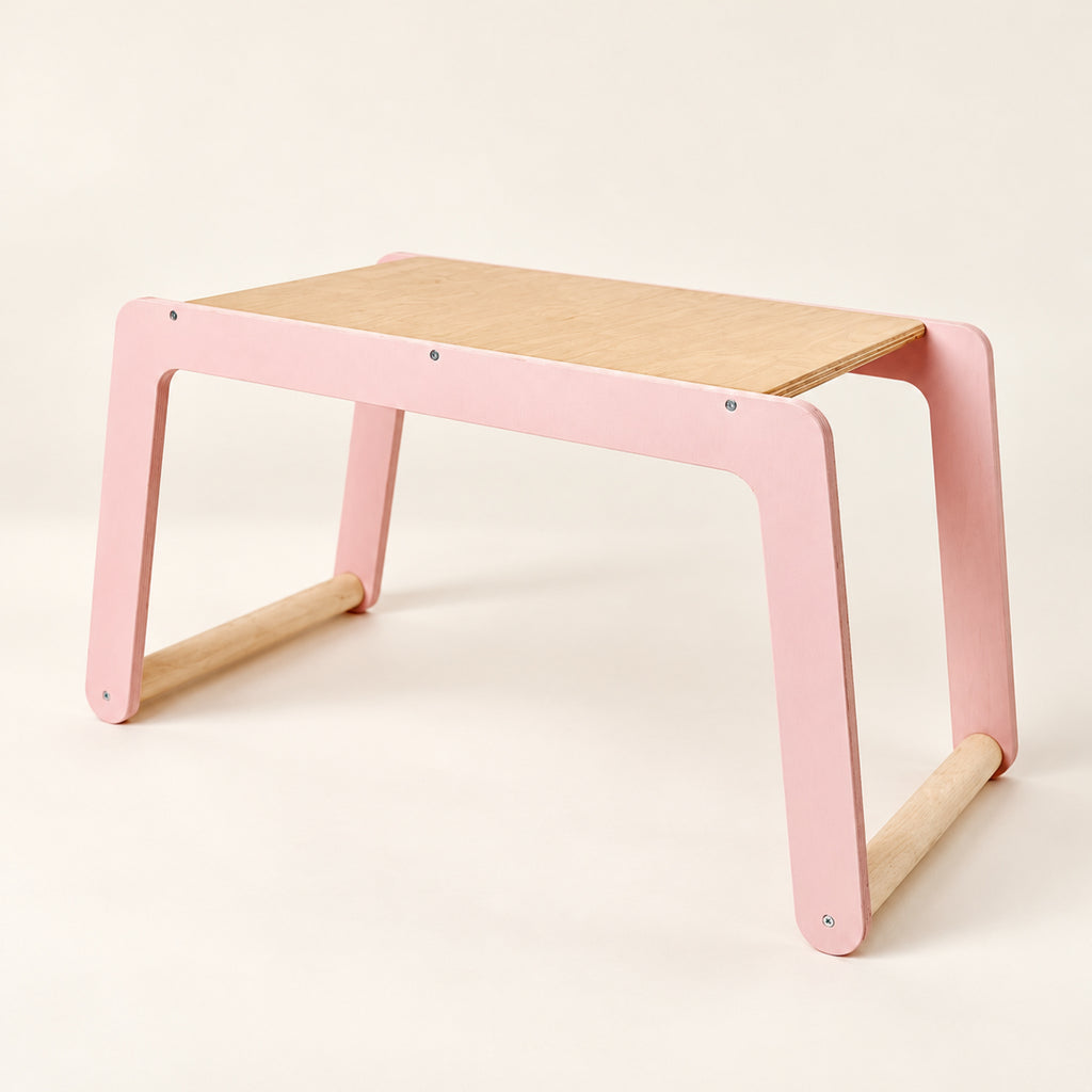Ewart Woods Kindertisch Farm Table aus Birkenholz – Premium Produktaufnahme