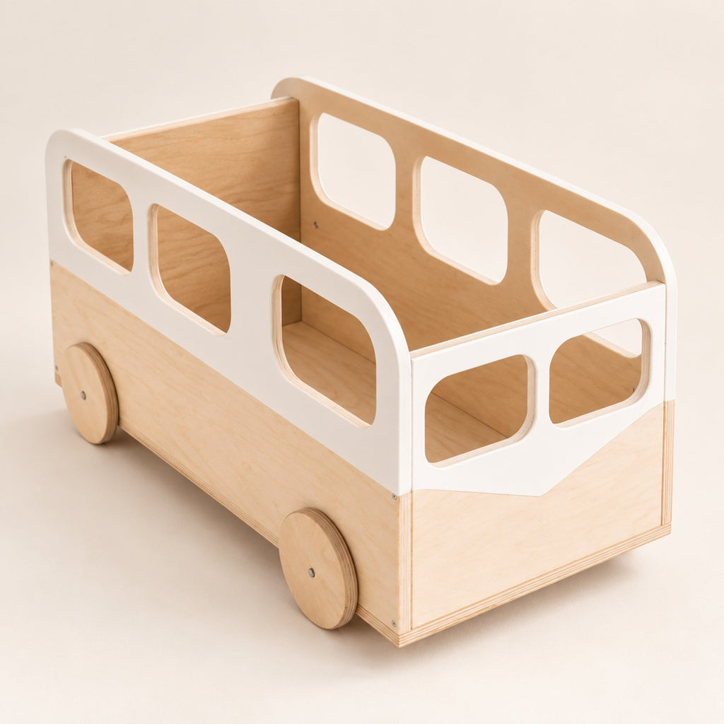 Ewart Woods Spielzeugkiste Bus mit Rollen aus Holz – Premium Produktaufnahme