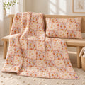 Gesteppte Patchworkdecke mit Kissen – Spring Garden, Groß – Premium Produktfoto 2048 × 2048
