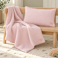 Musselin-Babydecke mit Kissen – Babyrosa – Premium Produktfoto 2048 × 2048