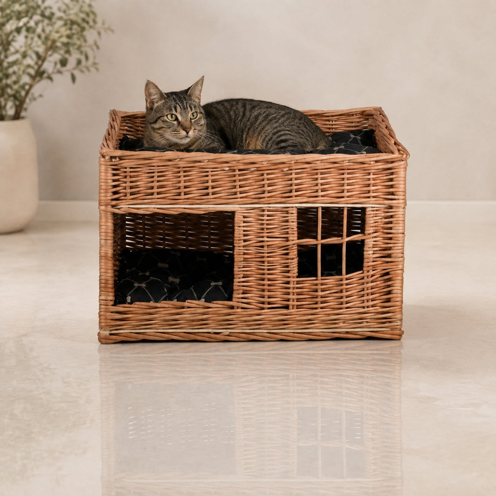 Estrella Katzenhaus aus Weide mit zwei Ebenen – Modell 3 – Premium Studioaufnahme auf reflektierendem Boden