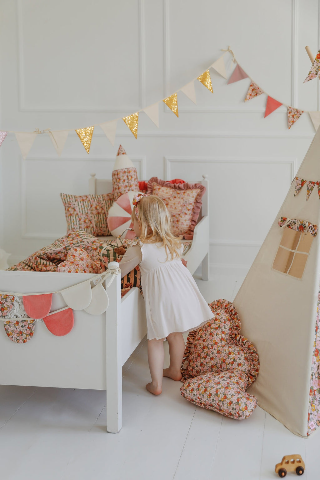 Kinderzimmer-Girlande Birthday Garden – Ansicht 4 | Elena Home Living