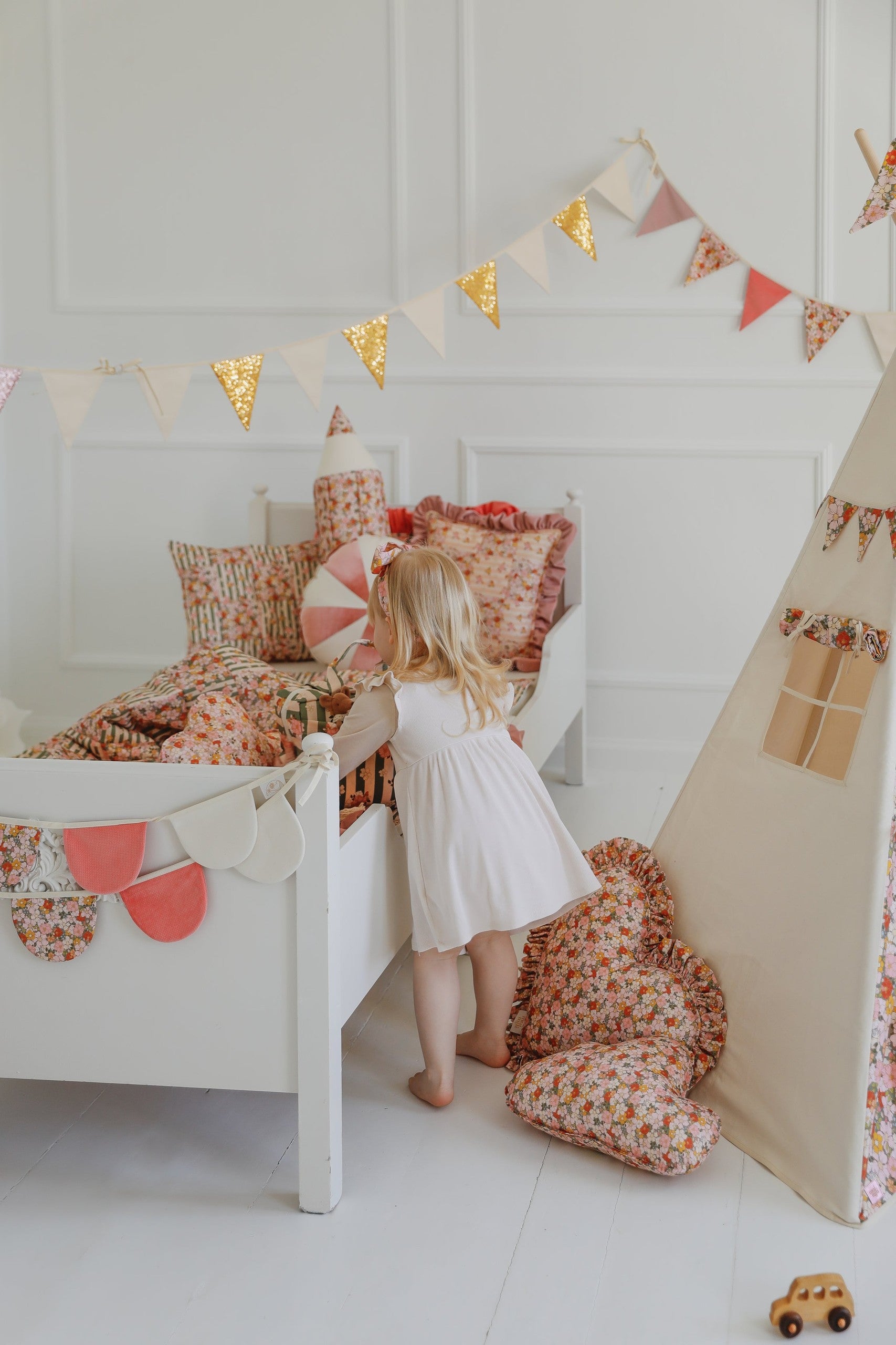Kinderzimmer-Girlande Birthday Garden – Ansicht 4 | Elena Home Living