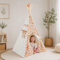 Florales Kinder-Tipi Green Garden mit Kind im hellen Kinderzimmer