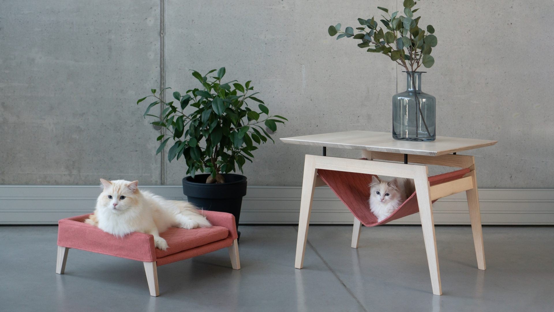 Kikko und Lulu Katzenmöbel Himbeere – Detailansicht
